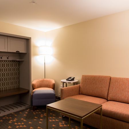 Holiday Inn Hotel & Suites - Mount Pleasant By Ihg מראה חיצוני תמונה