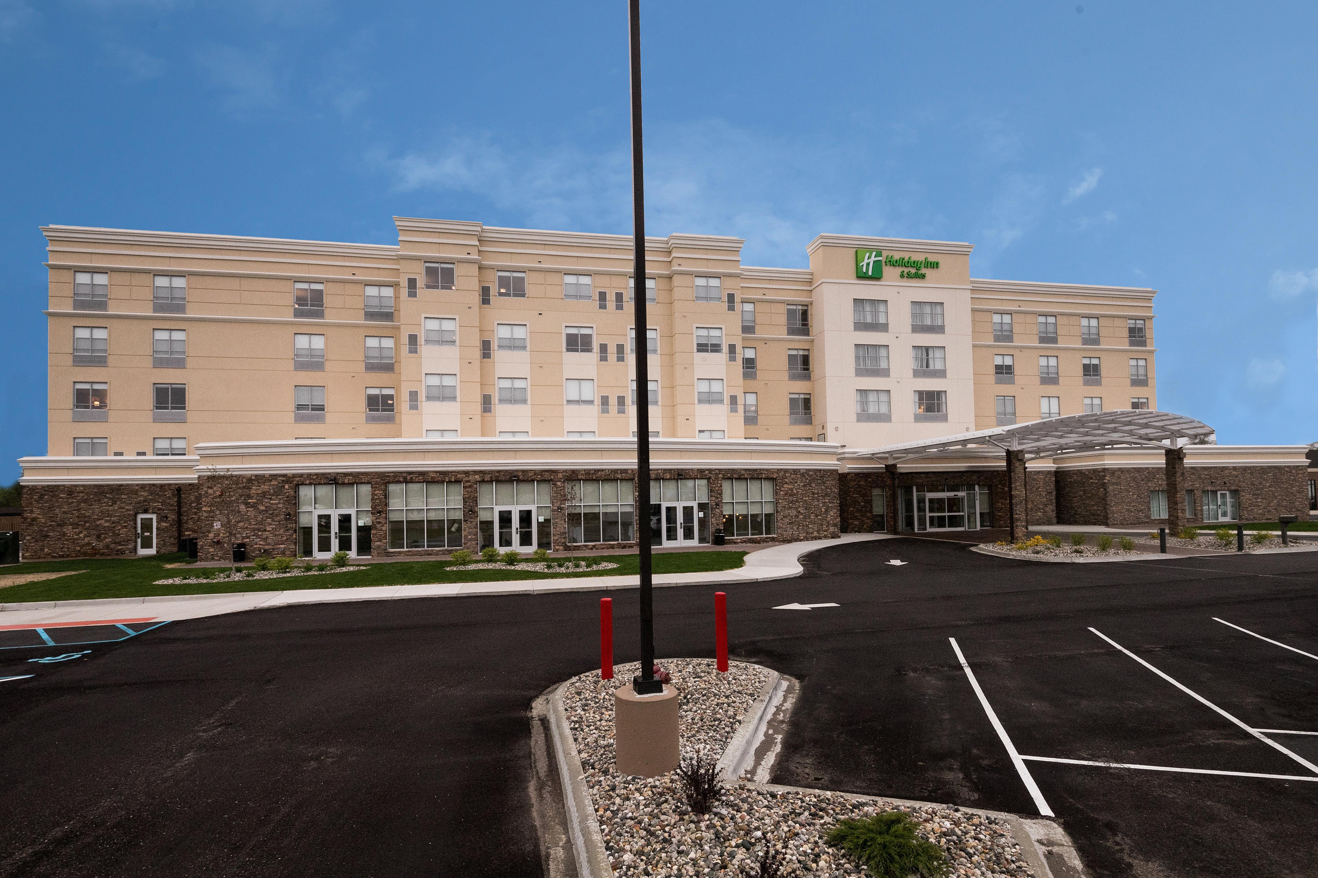 Holiday Inn Hotel & Suites - Mount Pleasant By Ihg מראה חיצוני תמונה